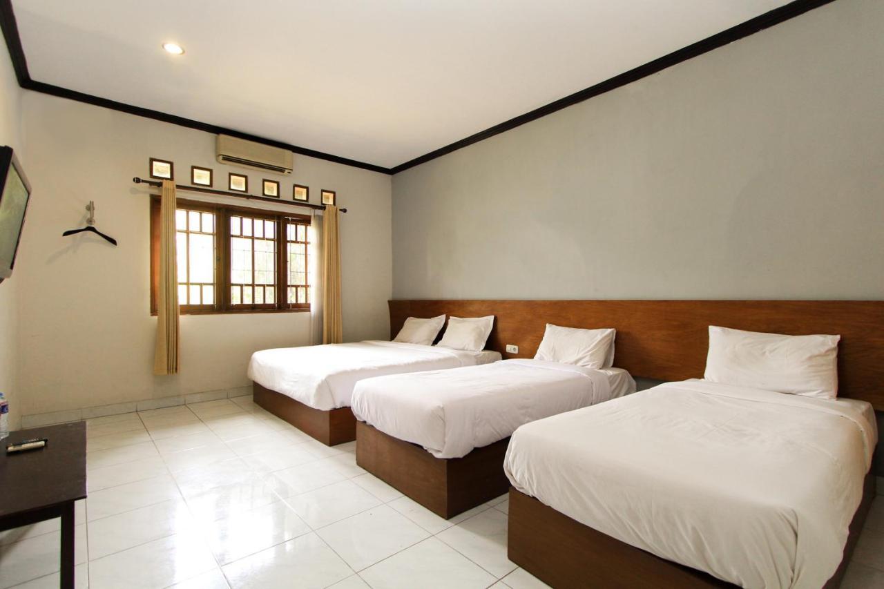 Santo Guest House Surabaya Esterno foto