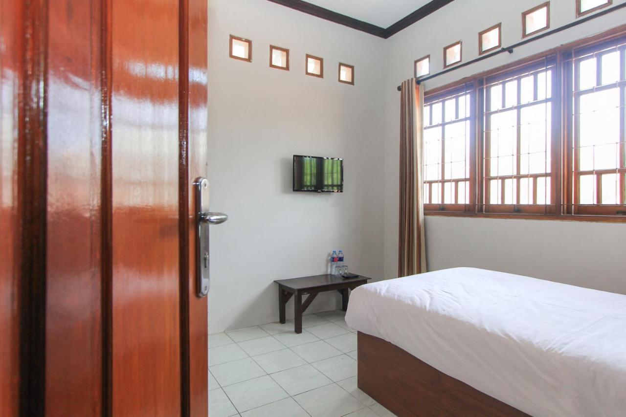 Santo Guest House Surabaya Esterno foto