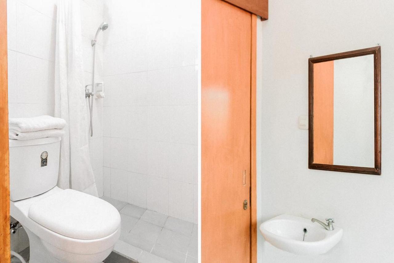 Santo Guest House Surabaya Esterno foto
