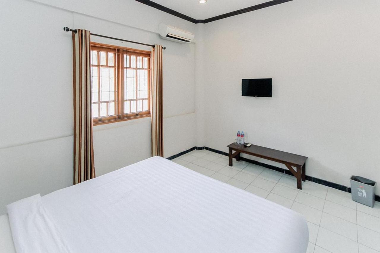 Santo Guest House Surabaya Esterno foto