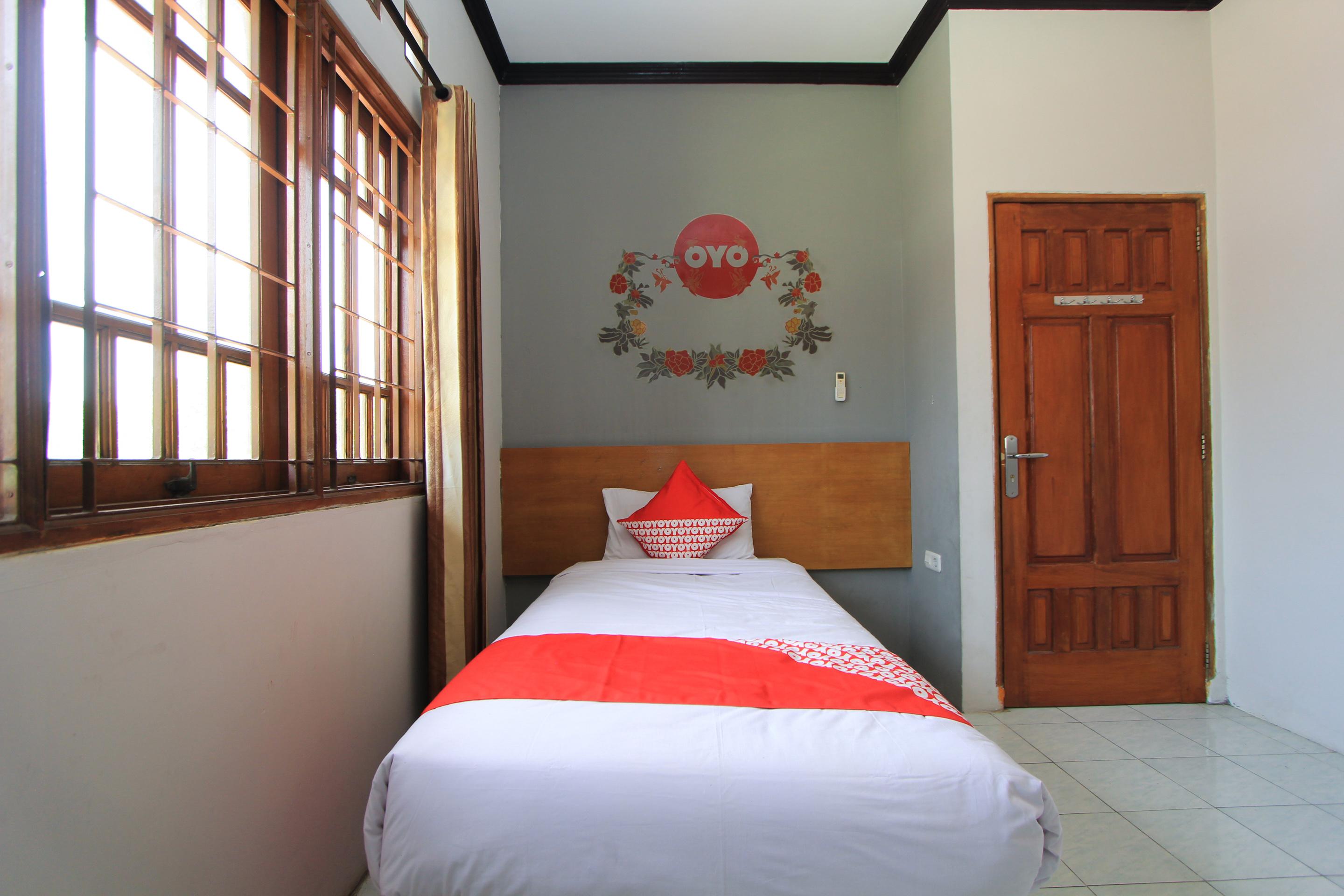 Santo Guest House Surabaya Esterno foto