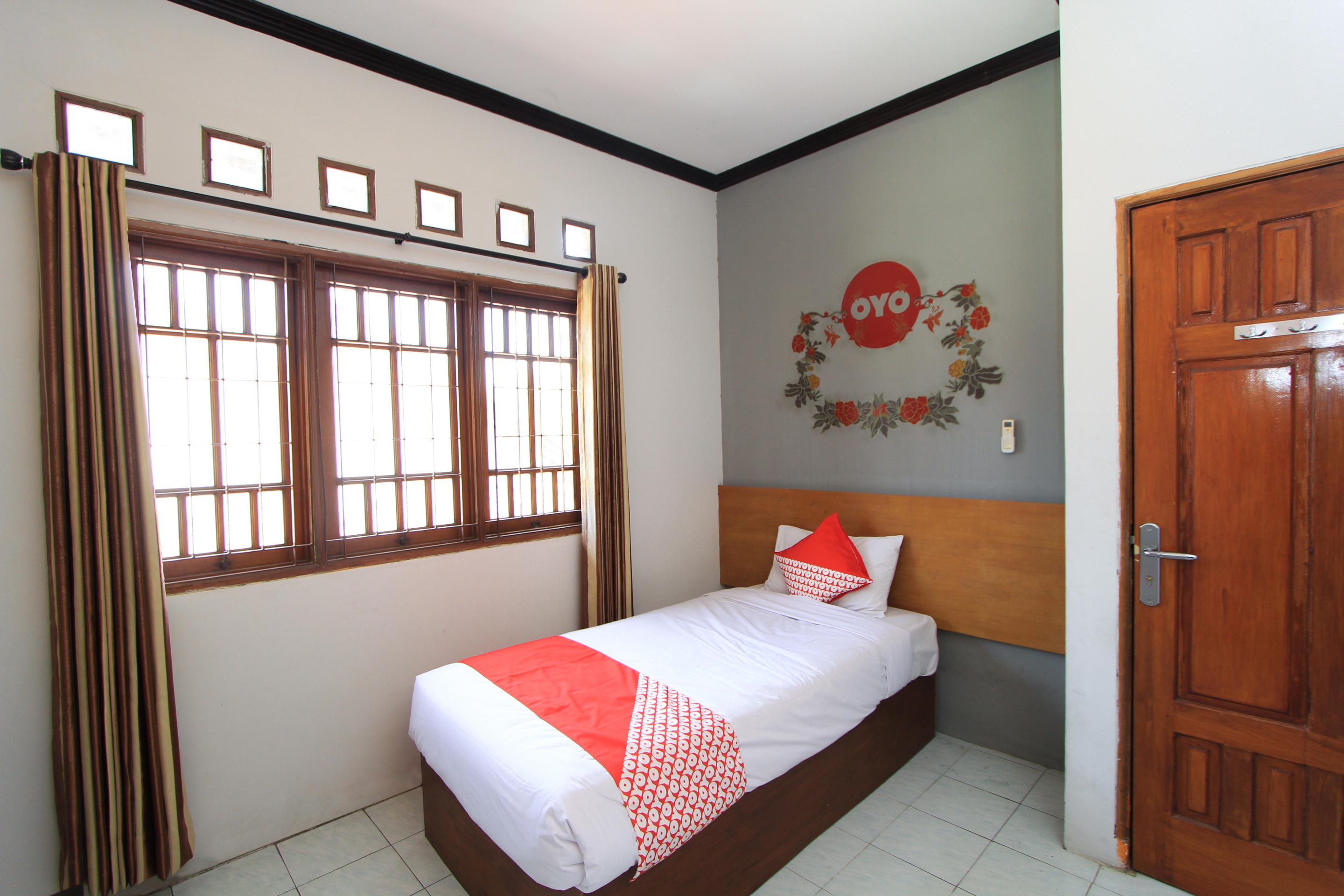 Santo Guest House Surabaya Esterno foto
