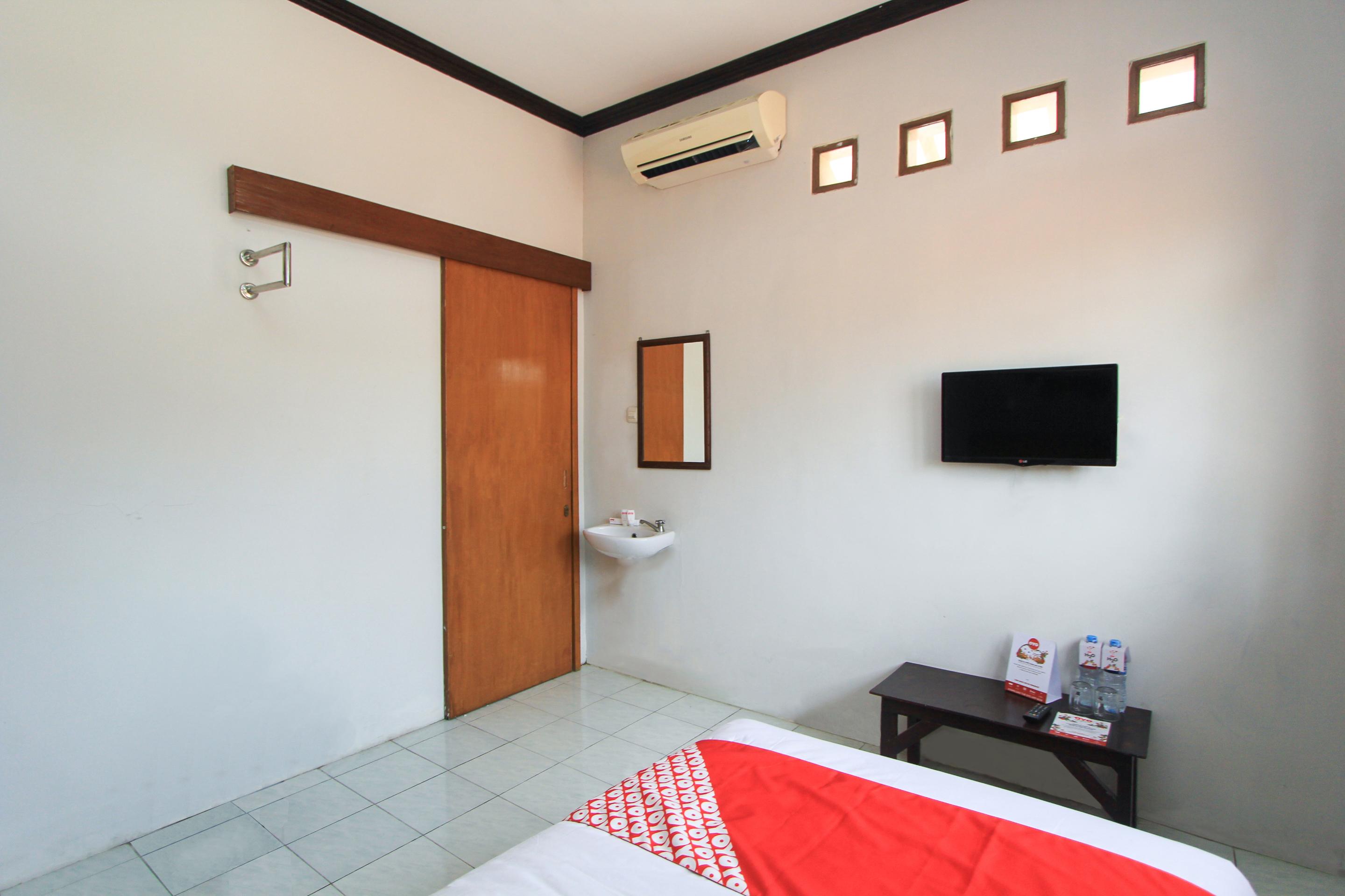 Santo Guest House Surabaya Esterno foto