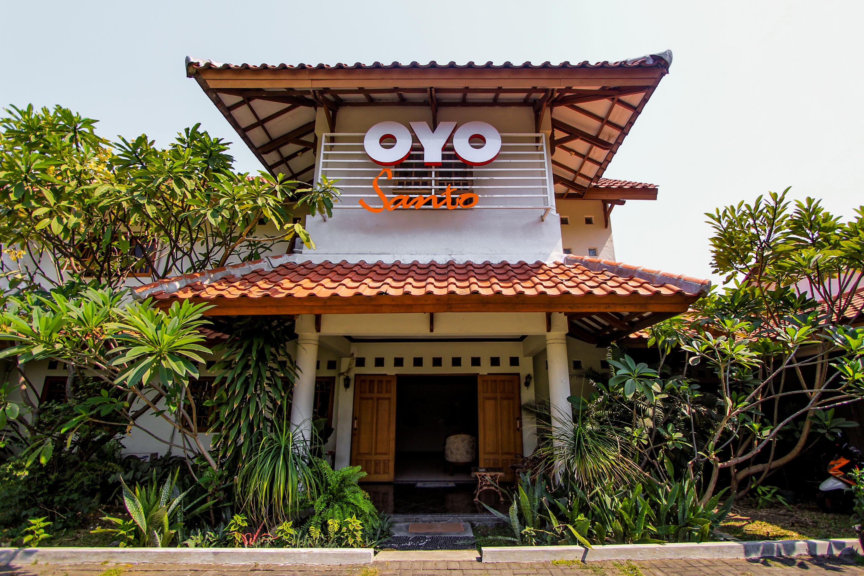 Santo Guest House Surabaya Esterno foto