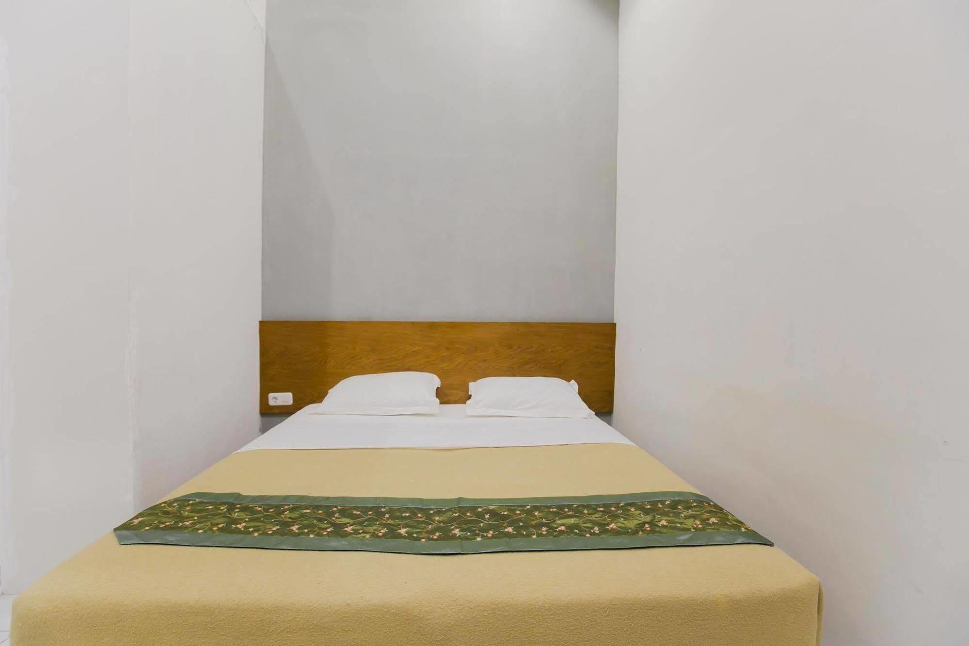 Santo Guest House Surabaya Esterno foto